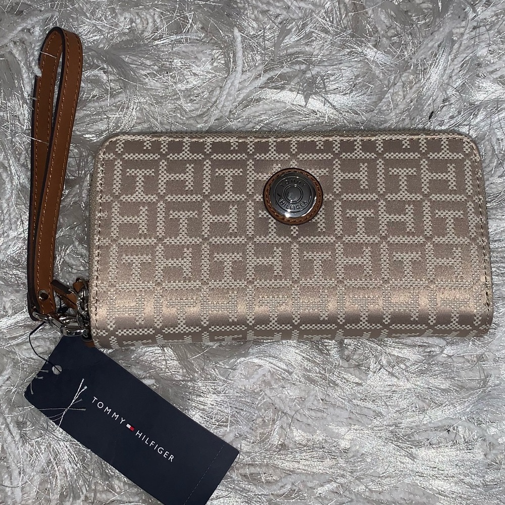 Tommy Hilfiger Wristlet
